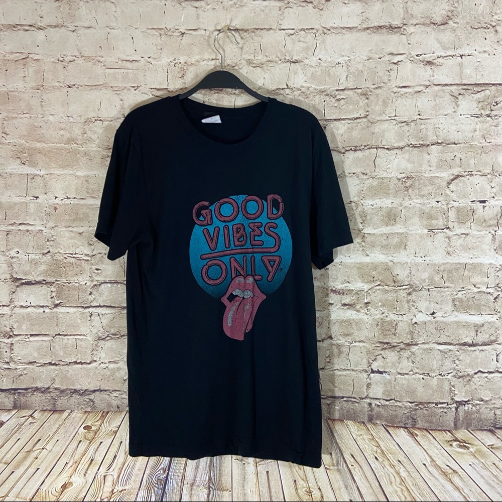 Good vibes only KISS short sleeve Tshirt measures medium